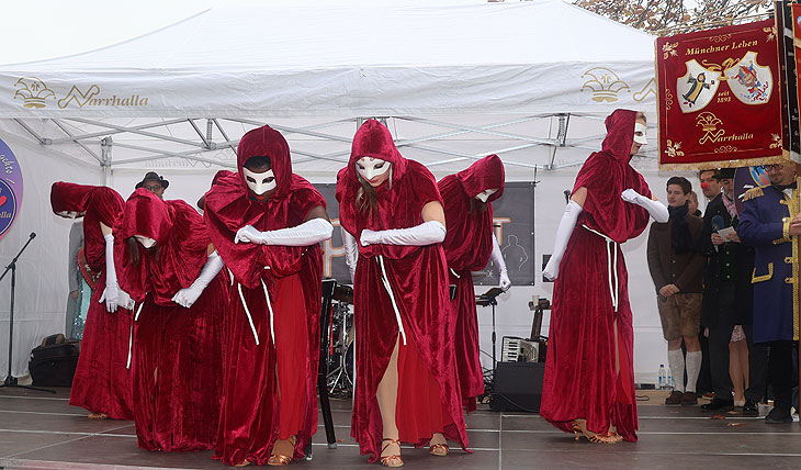 Auszug auf dem Showprogramm "Zapping" am 11.11.2023 auf dem Viktualienmarkt (©Foto: Martin Schmitz)